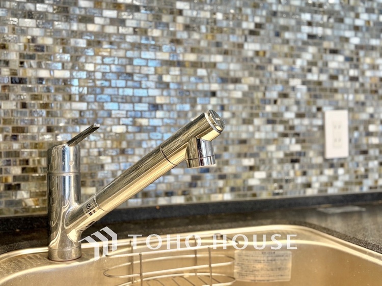 その他 【KITCHEN】◆開放的◆後片付けが楽なシステムキッチン。収納スペースの充実！