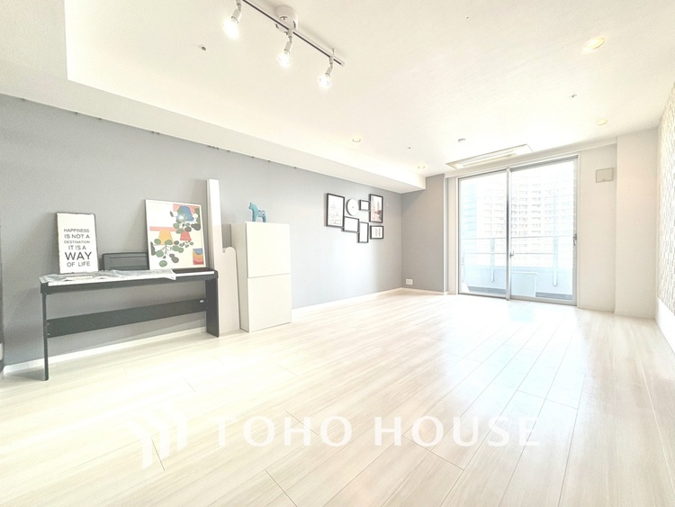 内装 【LIVING】◆陽光◆が差し込む。この開放的なLDKに家族の笑顔が集う。家族が一緒に過ごす空間は明るく、そして居心地よく。