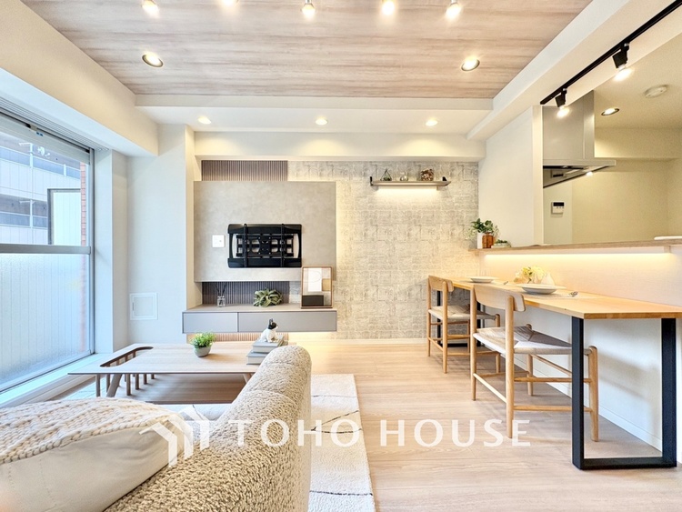 内装 【LIVING】◆扉を◆開くとこの景色。家族の”おかえり”の声が聞こえてきそう。