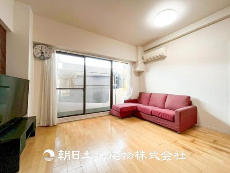 その他 【リビング】リビングにはみんなが集い、食事や楽しい会話が始まる。話に夢中になりすぎて、ついつい時を忘れてしまう。そんな束の間の幸せを感じさせてくれる場所。