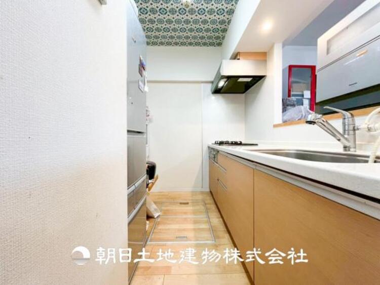 その他 【キッチン】住宅の主役でもあり、日常生活を過ごす上で重要な水回りでもあるからこそ機能性・デザイン性に拘りました。お掃除のしやすいシステムキッチンを設置しました。