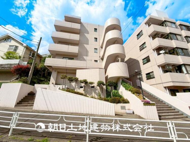 外観 【外観写真】青空をあおぐ空間はたくさんの光を浴び、日々の生活の時間を豊かにしてくれます。