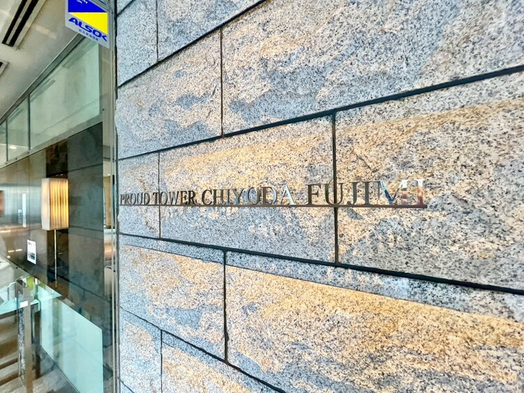 その他 スタイリッシュなエンブレム。お洒落なマンションは入り口から。