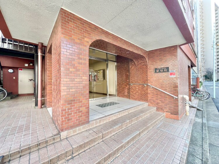 その他 上質感漂う玄関アプローチです。