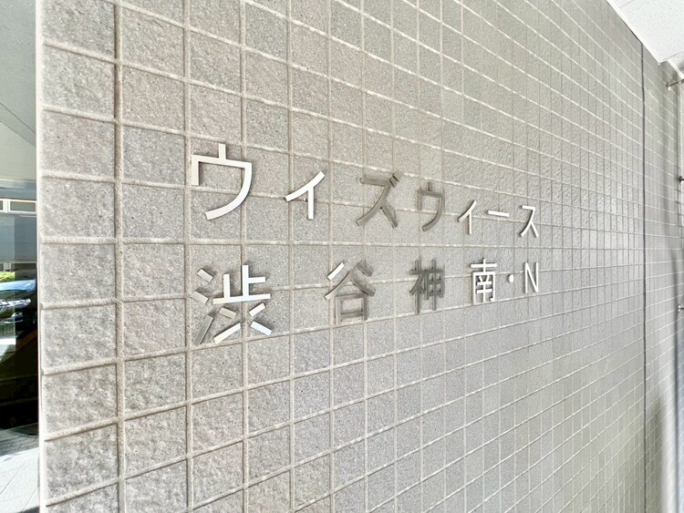 その他 スタイリッシュなエンブレム。お洒落なマンションは入り口から。