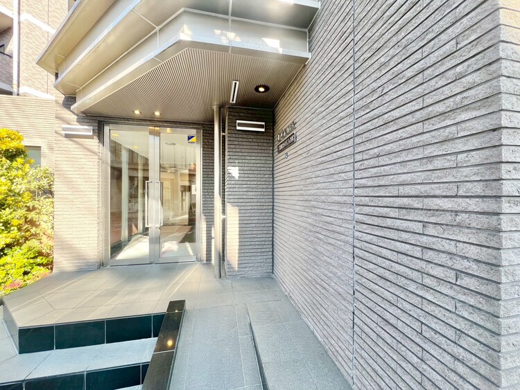 その他 上質感漂う玄関アプローチです。