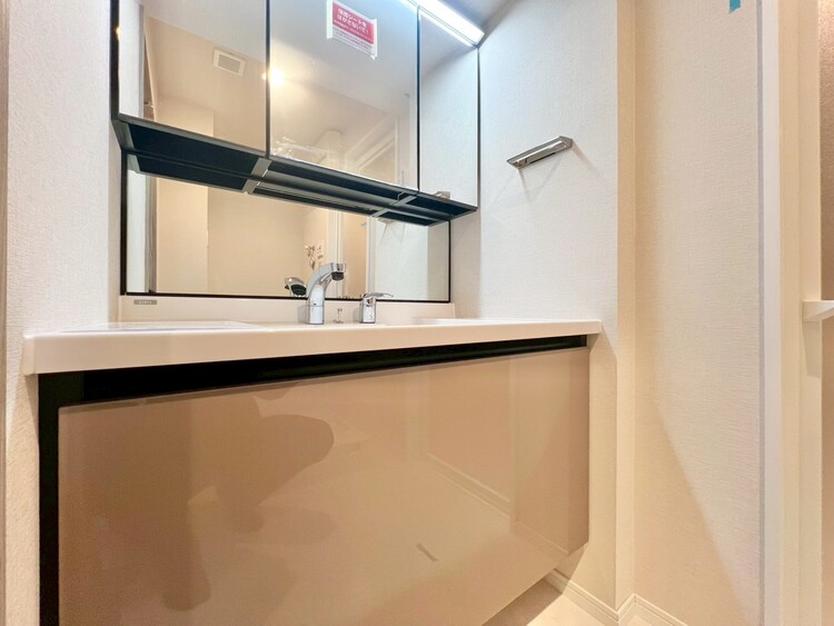 その他 清潔感を感じられる洗面化粧台。※画像はイメージです。