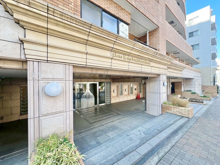 その他 上質感漂う玄関アプローチです。