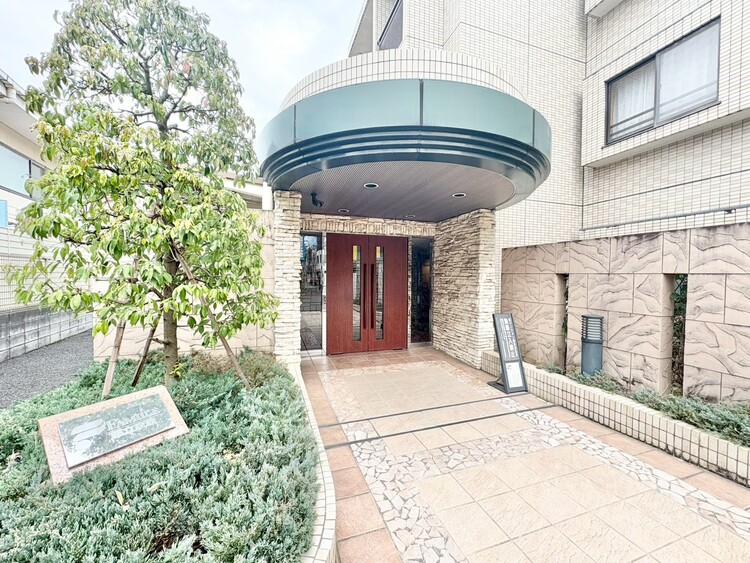 その他 上質感漂う玄関アプローチです。