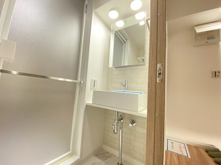 その他 清潔感を感じられる洗面化粧台。