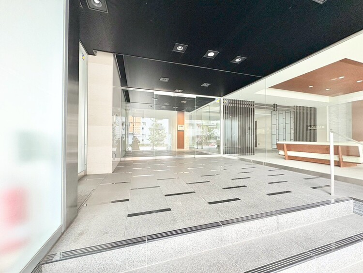 その他 上質感漂う玄関アプローチです。