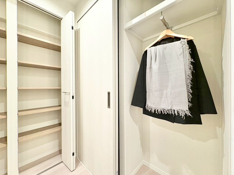 その他 収納スペースが付いていて、お部屋を広く使っていただけます。