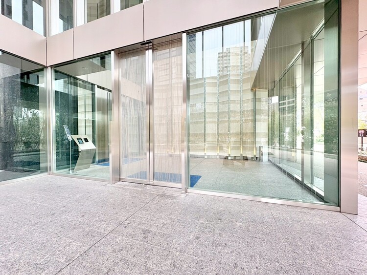 その他 上質感漂う玄関アプローチです。