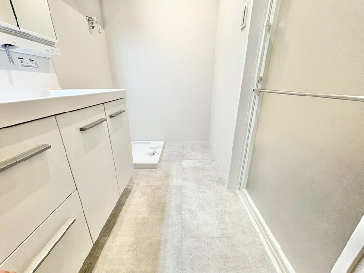 その他 十分な広さの脱衣所。