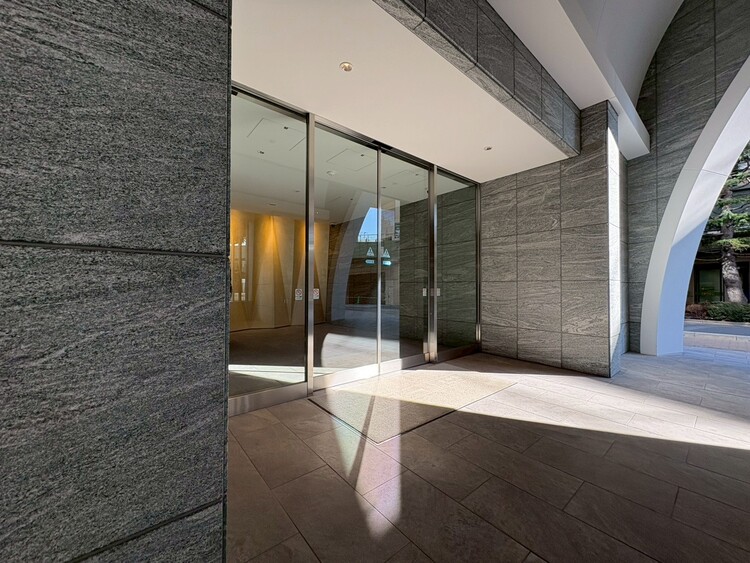 その他 上質感漂う玄関アプローチです。