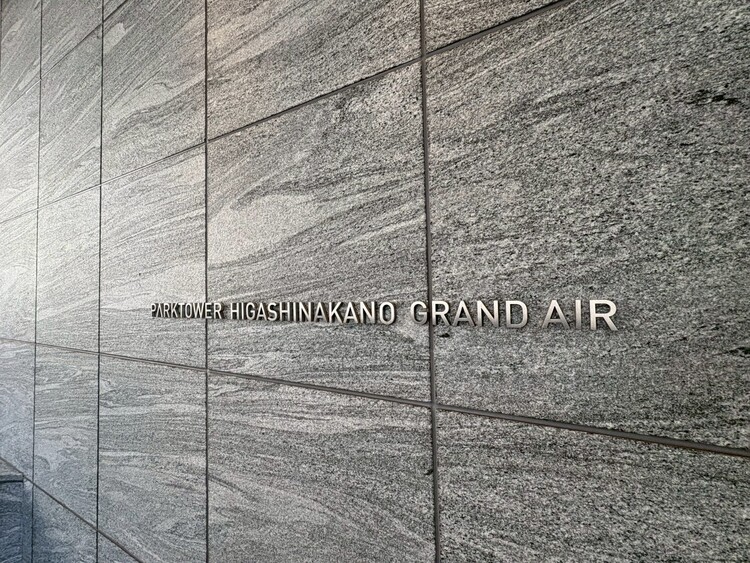 その他 【エンブレム】スタイリッシュなエンブレム。お洒落なマンションは入り口から。