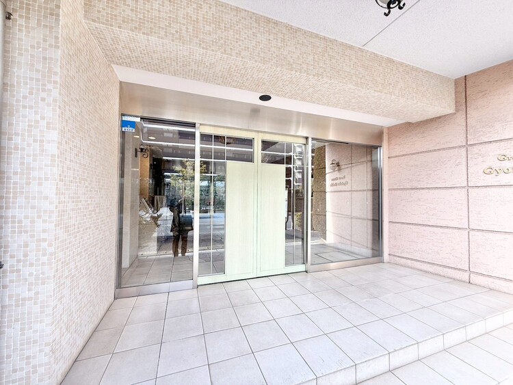 その他 上質感漂う玄関アプローチです。