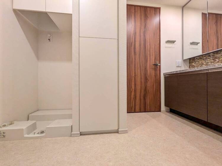 その他 十分な広さの脱衣所。