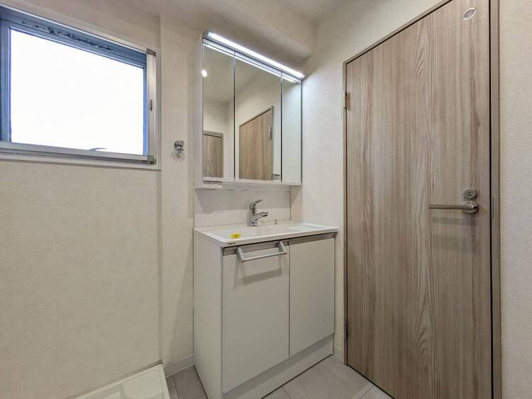 その他 清潔感を感じられる洗面化粧台。