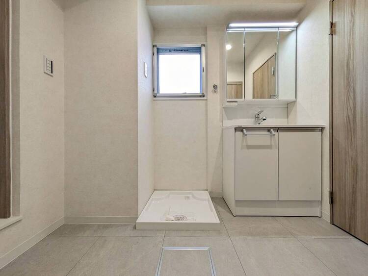 その他 十分な広さの脱衣所。