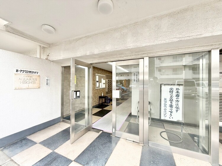 その他 上質感漂う玄関アプローチです。