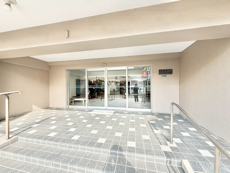 その他 上質感漂う玄関アプローチです。