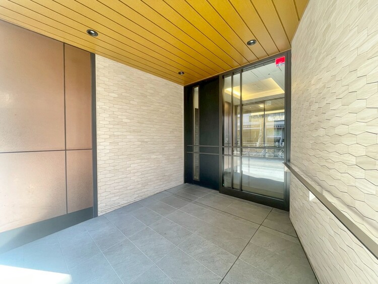 その他 上質感漂う玄関アプローチです。