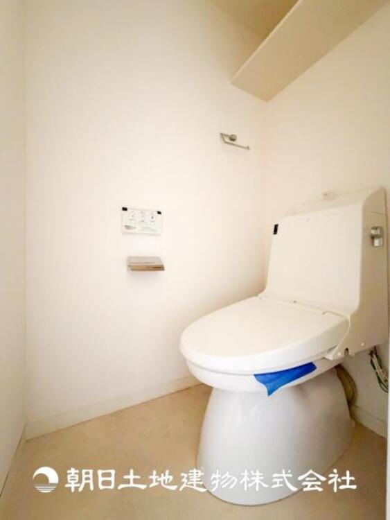 トイレ 【トイレ】温水洗浄便座付トイレです。毎日使う場所だから、より快適な空間に仕上げられています。