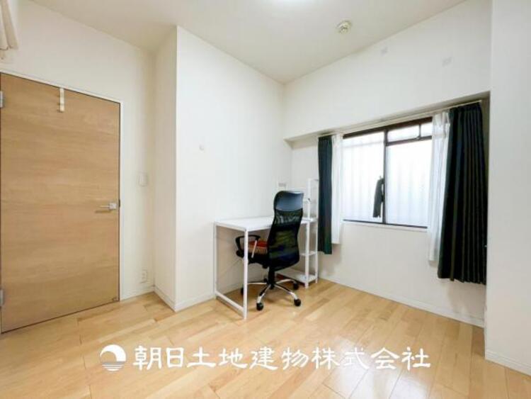 その他 【居室】人間の感性を育むプライベートルームはシンプルが１番だと思います。好みの空間で本を読んだり、音楽を聞いたりと、大切な一人の時間も充実したものにできます。