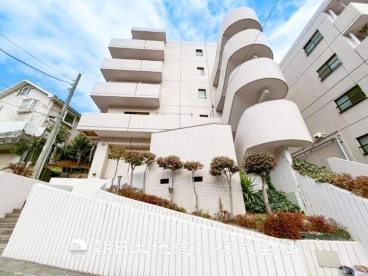 その他 【外観】爽やかな青空の下に贅沢なほどに降り注ぐ陽光、豊かな居住性と、クオリティが見事に調和した空間は、住まうことの喜びを感じさせてくれます。