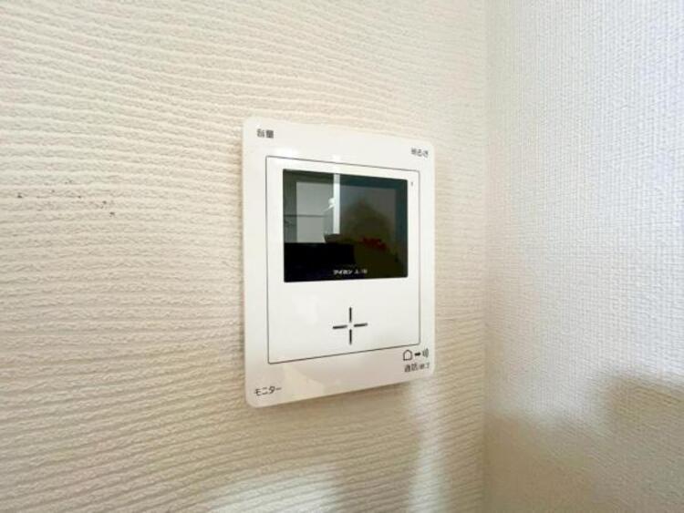 その他 【インターホン】モニター付きインターホンは来客者の顔が見ることができて、お子様の留守番時にも安心できますね。