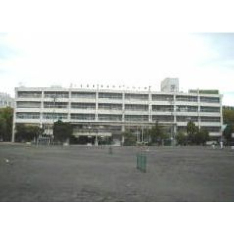 周辺 第七中学校(約650m)