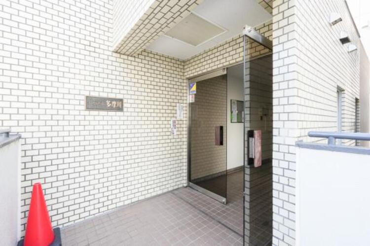 エントランス 清潔感のある明るいエントランスが、毎日の帰宅を心地よく迎えてくれます。