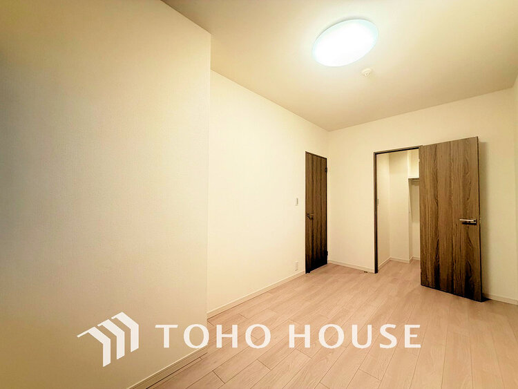 内装 シンプルですっきりとした室内は飽きのこない居心地の良い雰囲気