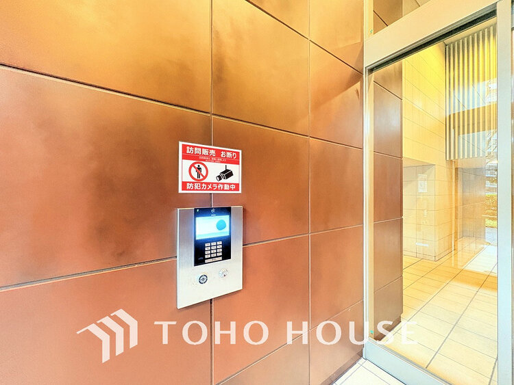 その他 エントランスはオートロック完備で安心のセキュリティ