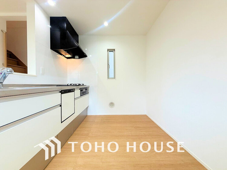 キッチン 落ち着きのあるカラーで統一された清潔感と気品が溢れるキッチン