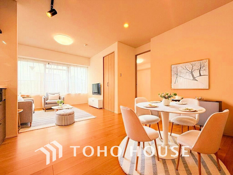 内装 明るいLDKは自然と家族が集まるコミュニケーションの場所に（家具はすべてCGです）