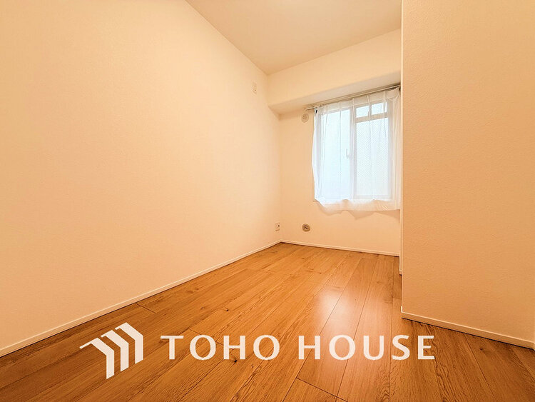 内装 採光もある洋室は、くつろぎのひと時を過ごすのにぴったり