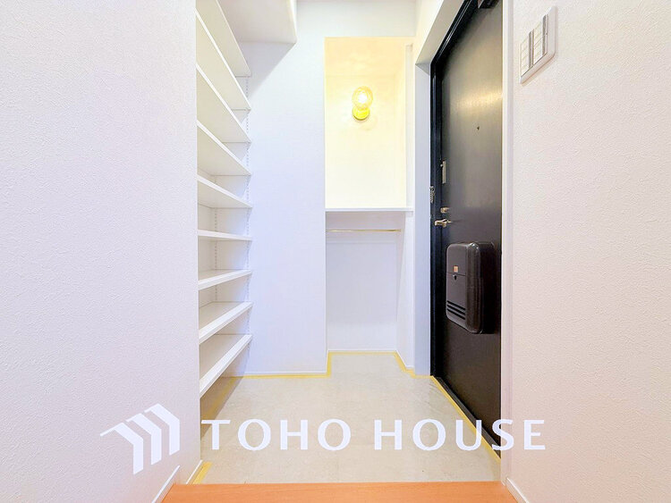 玄関 落ち着いた雰囲気の玄関、家族の帰りを暖かく迎えてくれます