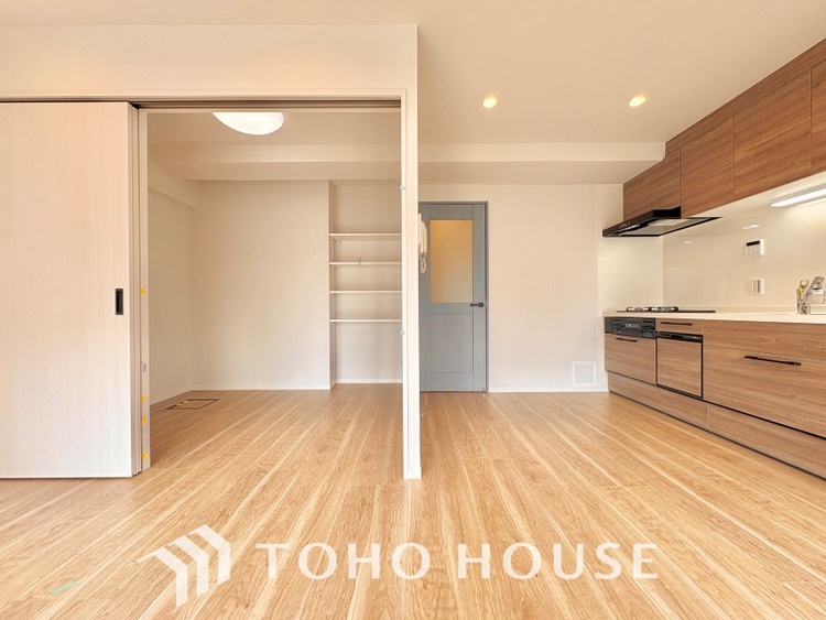 内装 洗練されたデザインと大きな広がりを持つリビングは、安心感と気品に満ちたひとときを叶える住まいの象徴です。