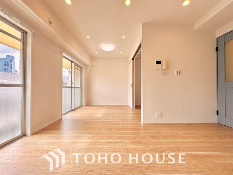 内装 大きくゆとりのあるリビングは、安心感と開放感を兼ね備えた住まいの中心。家族みんなが心から寛げる時間をお届けします。