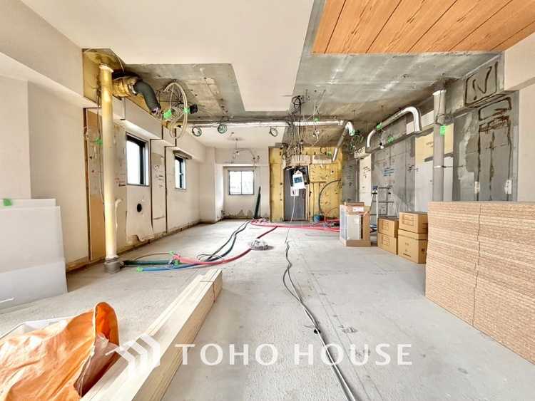 内装 【改装中】忙しい朝でも、しっかり家族が揃って食事をして頂けるゆとりある大きさのダイニングスペース。