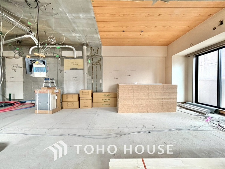 内装 【改装中】使いやすく、明るい洋室に仕上がります。子供部屋や趣味のお部屋にご利用できます。ご自身で家具などを配置し、素敵な空間を創り上げられます。