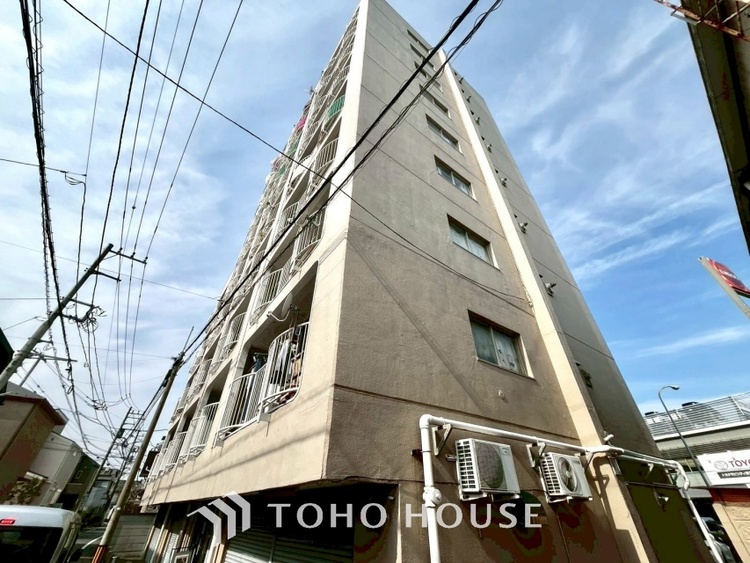 外観 風の通り道。舞い込んでくる風が優しく躍り、室内に爽やかな空気を運んでくる。そこに季節の息吹を感じて、いまがどんな季節なのかを実感する。