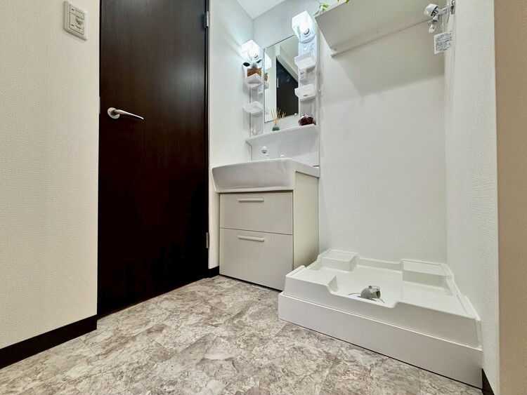 その他 十分な広さの脱衣所。