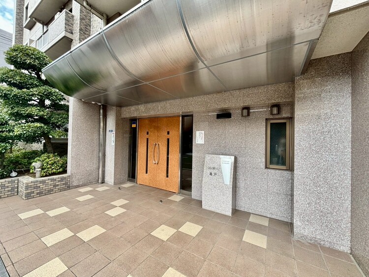 その他 上質感漂う玄関アプローチです。