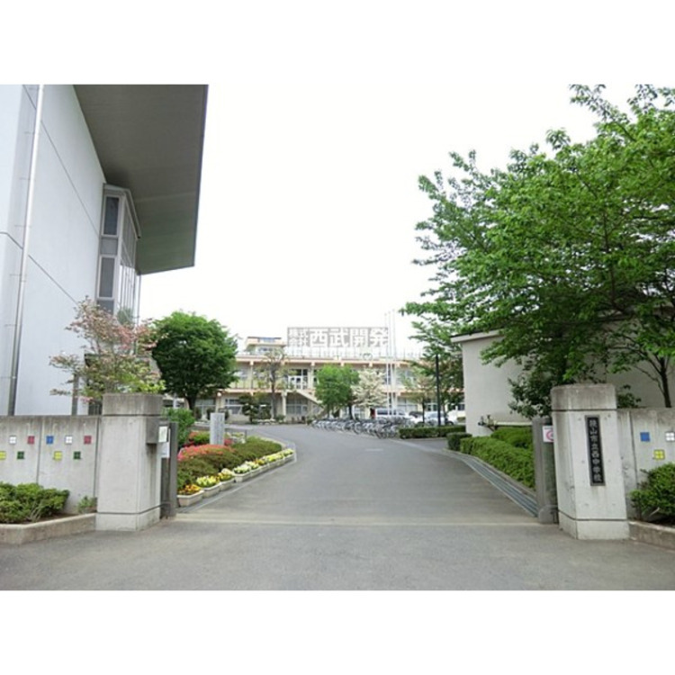 周辺 西中学校(約490m)