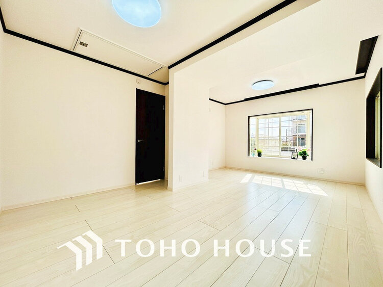 内装 採光もある洋室は、くつろぎのひと時を過ごすのにぴったり