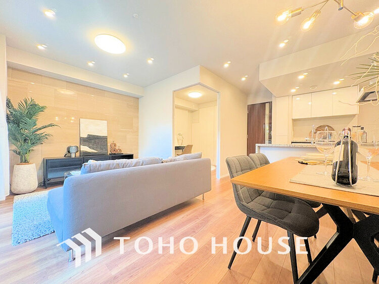 内装 上質な時間を育む暮らしのメインステージ。寛ぎとコミュニケーションを育む居心地のよい場所