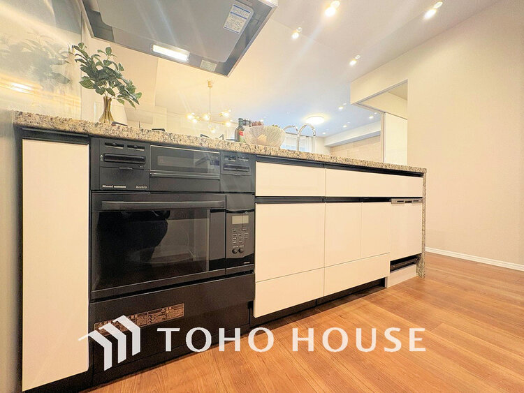 キッチン シンプルな部屋の雰囲気に溶け合うナチュラルキッチン